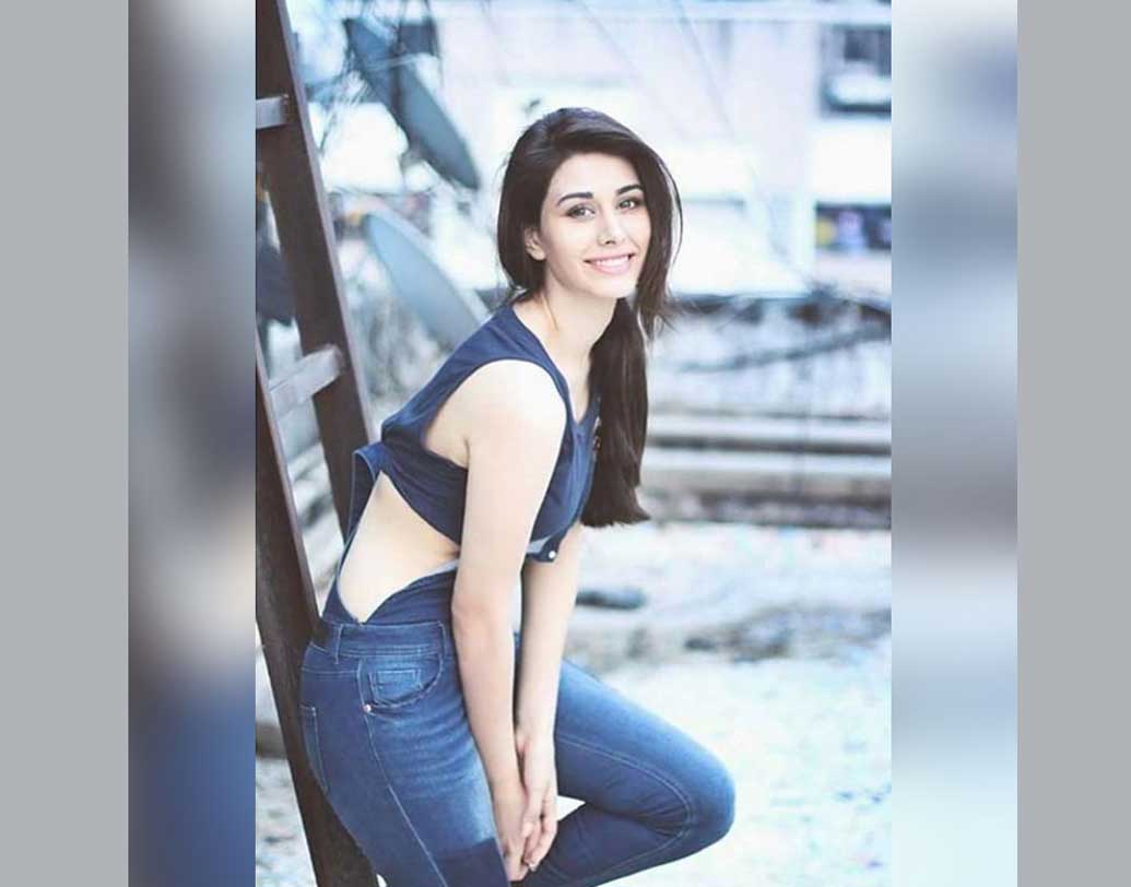 ওয়ারিনার পরবর্তী প্রজেক্ট কী? তা নিয়ে নায়িকা এখনও কিছু না জানালেও বোল্ড অবতারে তিনি ফিরতে চান বলে জানিয়েছেন ঘনিষ্ঠ মহলে।