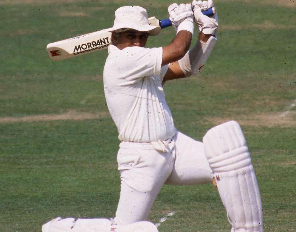 সব মিলিয়ে চার বার অস্ট্রেলিয়াকে ফলো অন করাল ভারত। দু’বার অজিদের নিজেদের মাঠে। বাকি দু’বার দেশের মাঠে, ১৯৭৯তে।