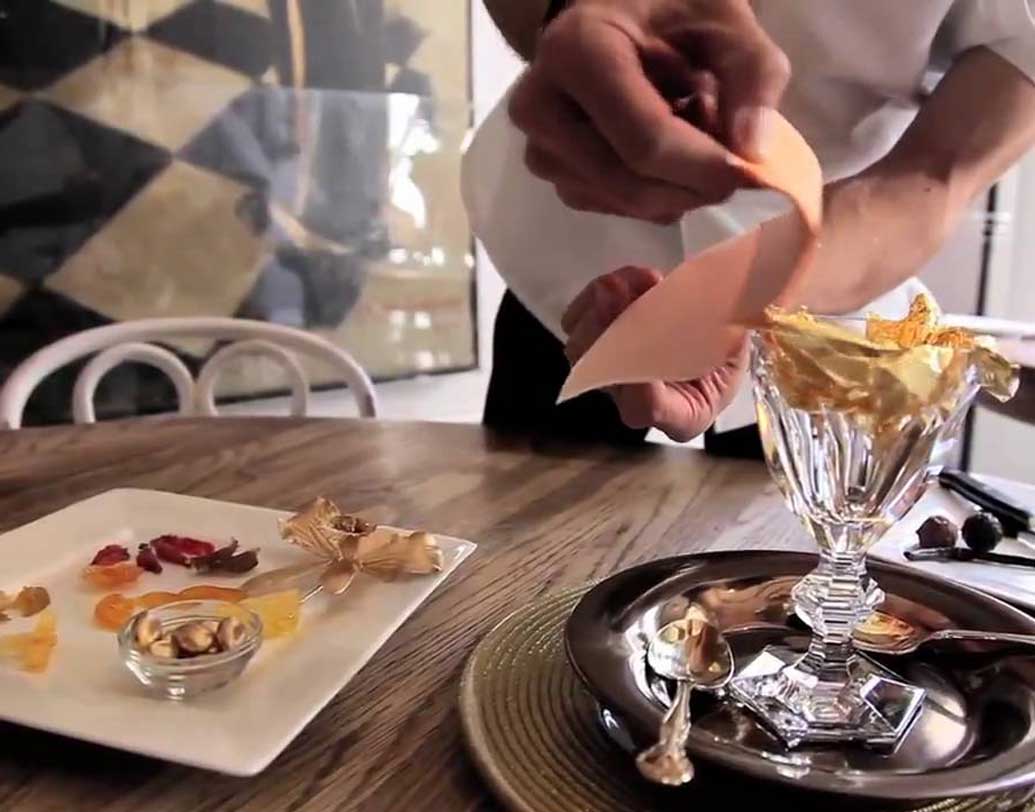 নিউ ইয়র্কের সেরেন্ডিপিটি নামের এক সংস্থায় ‘গোল্ডেন অপ্যুলেন্স সানডিউ’-এর এক স্কুপ আইসক্রিমের দাম ৭০ হাজার টাকার কাছাকাছি। কিন্তু কেন এত দাম?