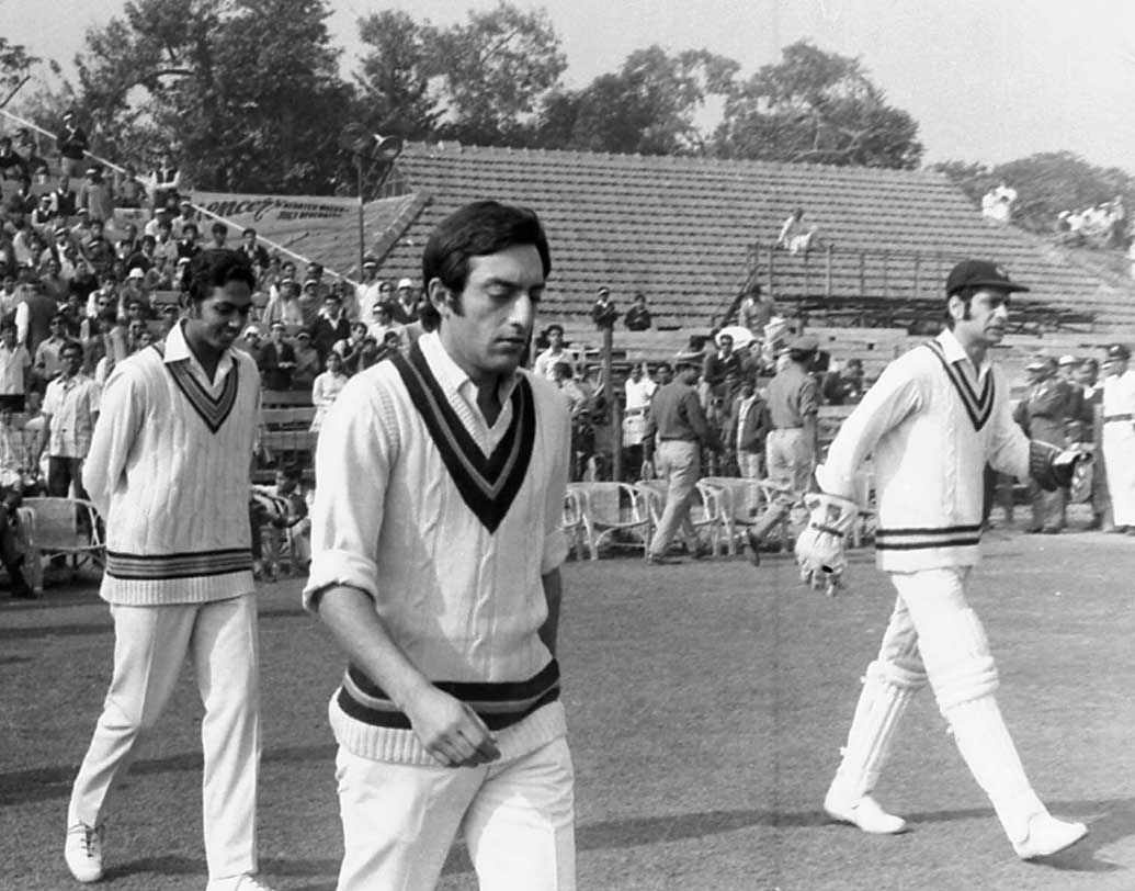 নিউজিল্যান্ড: ১৯৬৮। নিউজিল্যান্ডে ভারতের প্রথম সফর। অধিনায়ক মনসুর আলি খান পটৌদির নেতৃত্বে প্রথম ম্যাচে পাঁচ উইকেটে জয় আসে। কিউইদের মাঠে সেটাই ছিল প্রথম টেস্ট জয়।