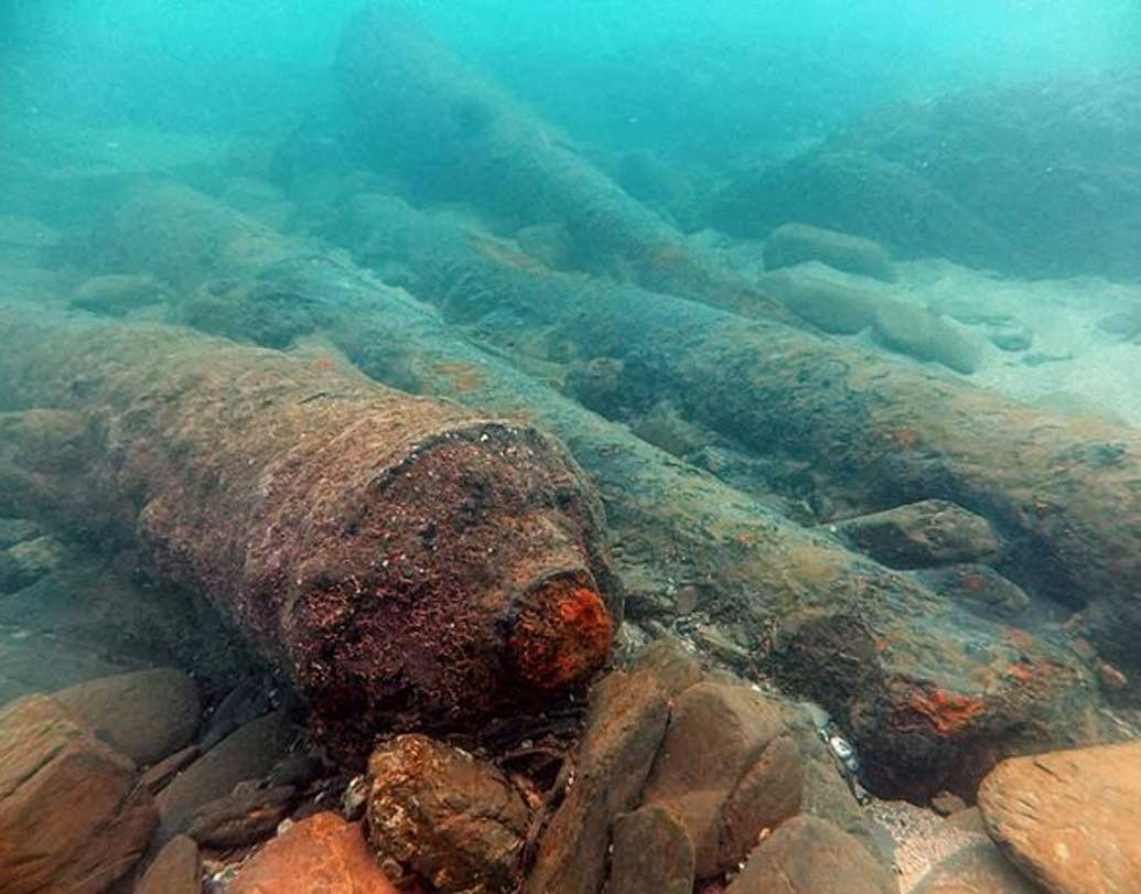 শিড্যাম আসলে ১৭ শতকের ওলন্দাজদের বাণিজ্যতরী। ১৬৮৩ সালে জলদস্যুরা এটি দখল করেছিল। পরবর্তীতে রয়্যাল নেভি এটি বাজেয়াপ্ত করে পণ্যবাহী রণতরী হিসাবে ব্যবহার করত। ১৯৭১ সালে এক বার এই জাহাজের ধ্বংসাবশেষের সন্ধান মিললেও তা ডুবে যায় সমুদ্রের অতলে।