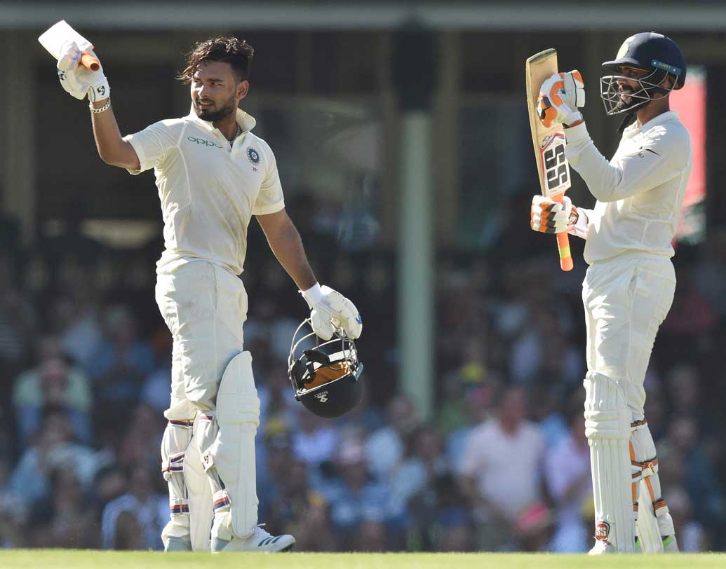 উইকেটকিপার-ব্যাটসম্যান ঋষভ পন্থ বড় ফরম্যাটে জায়গাটা পাকা করে নিলেন বলা যায়। রিকি পন্টিং কী আর সাধে ‘অ্যাডাম গিলক্রিস্ট’ বলেছেন পন্থকে। ৪ ম্যাচ ৭ ইনিংসে ৩৫০ রান করেছেন তিনি। গড় ৫৮.৩৩।