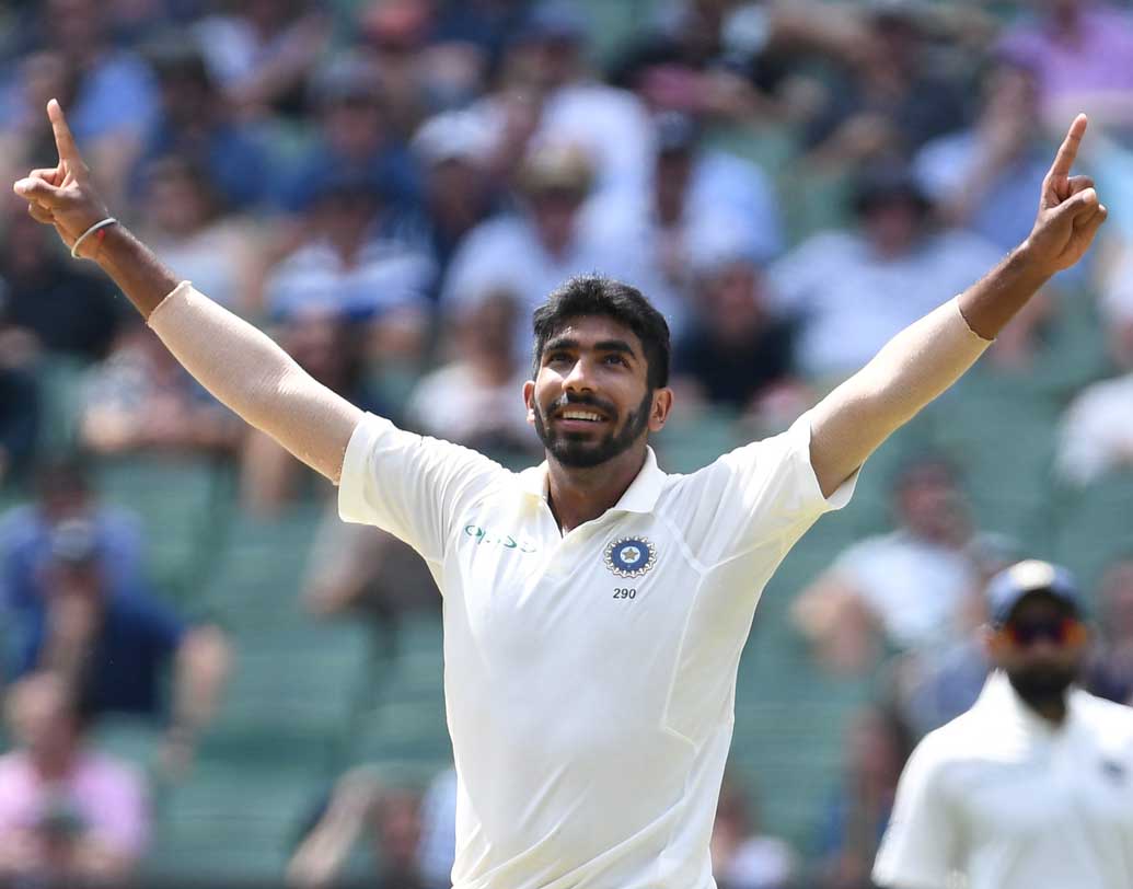 মেলবোর্নে বক্সিং ডে টেস্টে ৮৬ রানে নয় উইকেট নিয়েছেন বুমরা। যা অস্ট্রেলিয়ায় কোনও ভারতীয় পেসারের সবচেয়ে সফল পরিসংখ্যান। টপকে গিয়েছেন কপিল দেবকে। অস্ট্রেলিয়ার প্রথম ইনিংসে ৩৩ রানে ছয় উইকেট নিয়ে তিনিই ভারতকে ২৯২ রানের লিড পাইয়ে দেন।