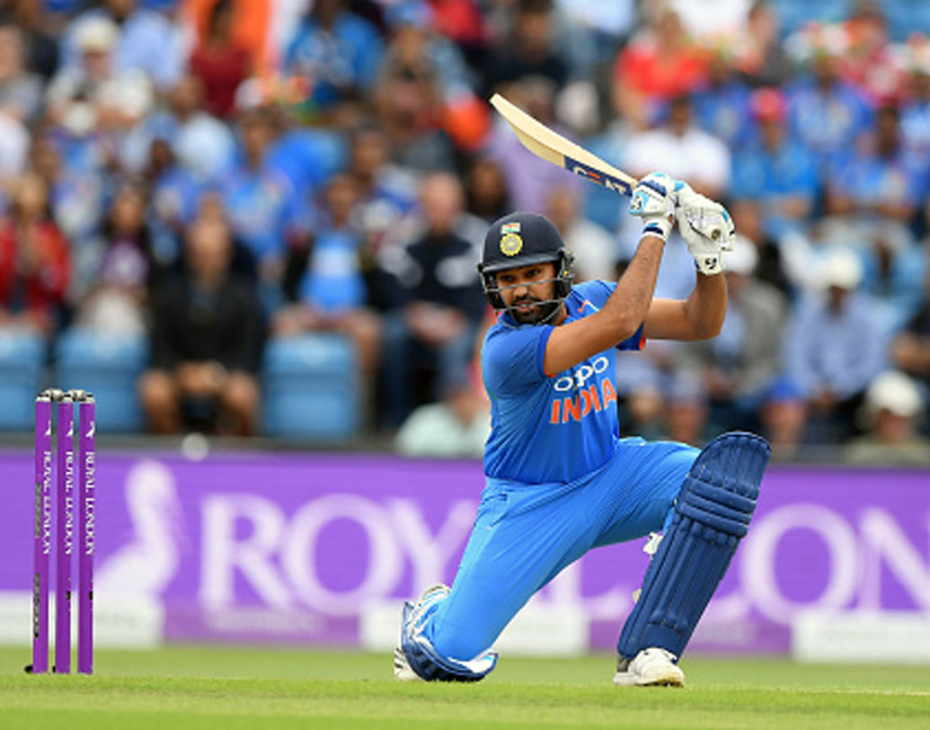 রোহিত শর্মা: গত বছর বিশ্ব ক্রিকেটের তিন জন একদিনের ম্যাচে হাজারের বেশি রান করেছিলেন। রোহিত শর্মা তাঁদের মধ্যে অন্যতম। ১৯ ম্যাচে ৭৩-এর উপরে গড়, শতরান করেছেন পাঁচটি।