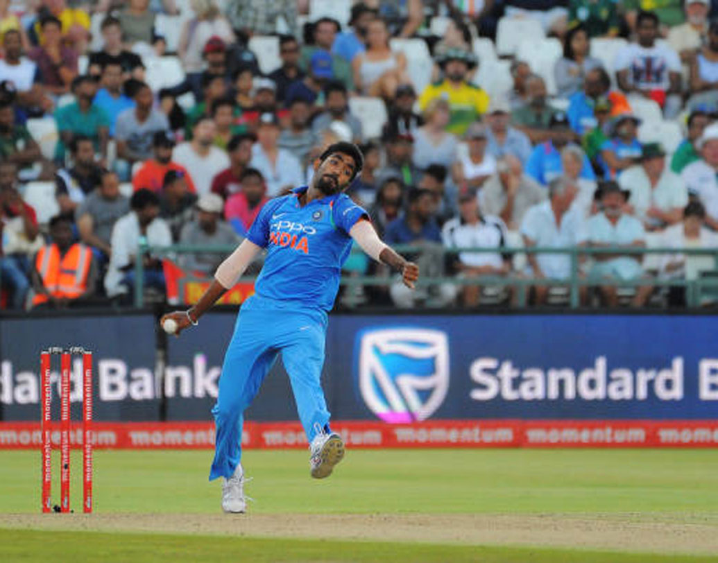 যশপ্রীত বুমরা: আইসিসি-র বিচারে বিশ্বের দ্বিতীয় নম্বর বোলার। ১৩ ম্যাচে ২২ উইকেট পাওয়া এই ভারতীয় বোলারটি ইতিমধ্যেই নজর কেড়েছেন বিশ্ব ক্রিকেটে।