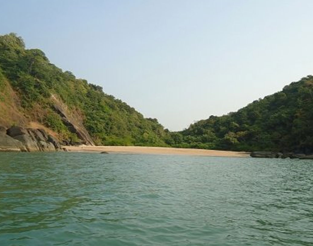 এই  সি বিচে যাওয়ার উপযুক্ত সময় নভেম্বর থেকে মার্চ। কারণ সে সময় আবহাওয়া মনোরম থাকে।