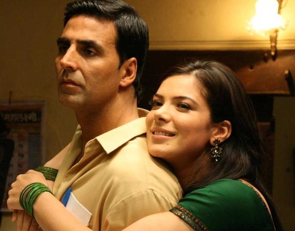 পরবর্তীকালে অক্ষয় কুমারের সঙ্গে ‘খট্টা মিঠা’ ছবিতে তাঁর অভিনয় প্রশংসিত হয়।