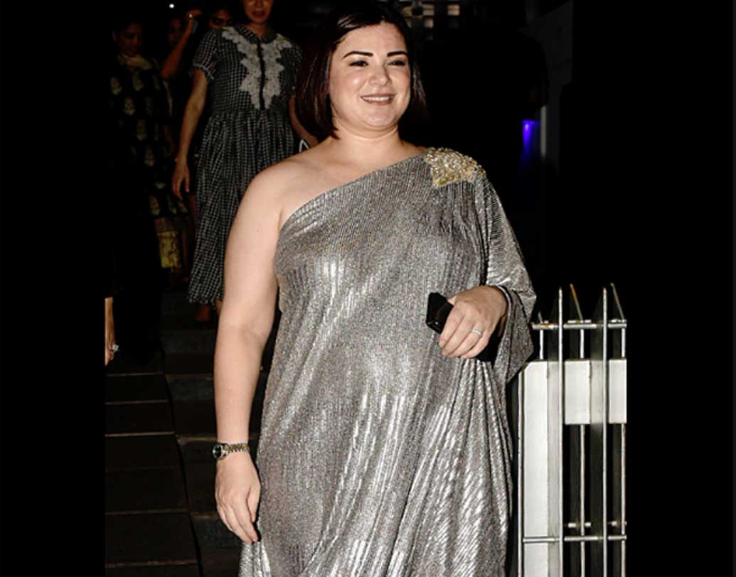 উর্বশীকে কিছু দিন আগেই একটি পার্টিতে দেখা গিয়েছিল। সেখানে উর্বশীকে দেখে চমকে গিয়েছেন অনেকেই। সেই মডেল উর্বশীকে আর খুঁজে পাওয়াই যাচ্ছে না। একটি টিভি শো নিয়ে তাঁর ফেরার কথা শোনা যাচ্ছে।