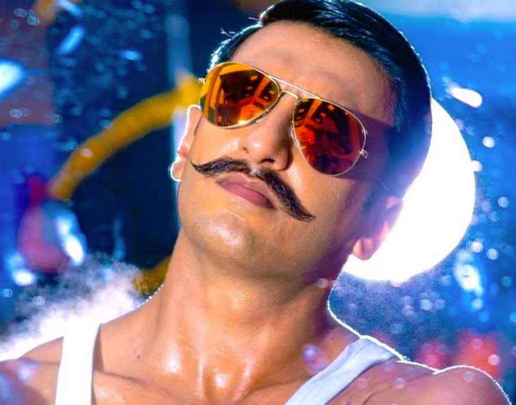 অভিনেতা রণবীর সিংহের জীবনে দ্বিতীয় সফলতম ছবি ‘সিম্বা’। ২০১৮ সালেই রণবীর জীবনের প্রথম সুপারডুপার হিট ছবির মুখ দেখতে পান। বিশ্বজুড়ে ৫২৫ কোটি টাকার ব্যবসা করেছিল ‘পদ্মাবত’। রণবীরের কেরিয়ারের তৃতীয় সফলতম ‘বাজিরাও মস্তানি’র রেকর্ডও ভেঙে ফেলেছে ‘সিম্বা’।