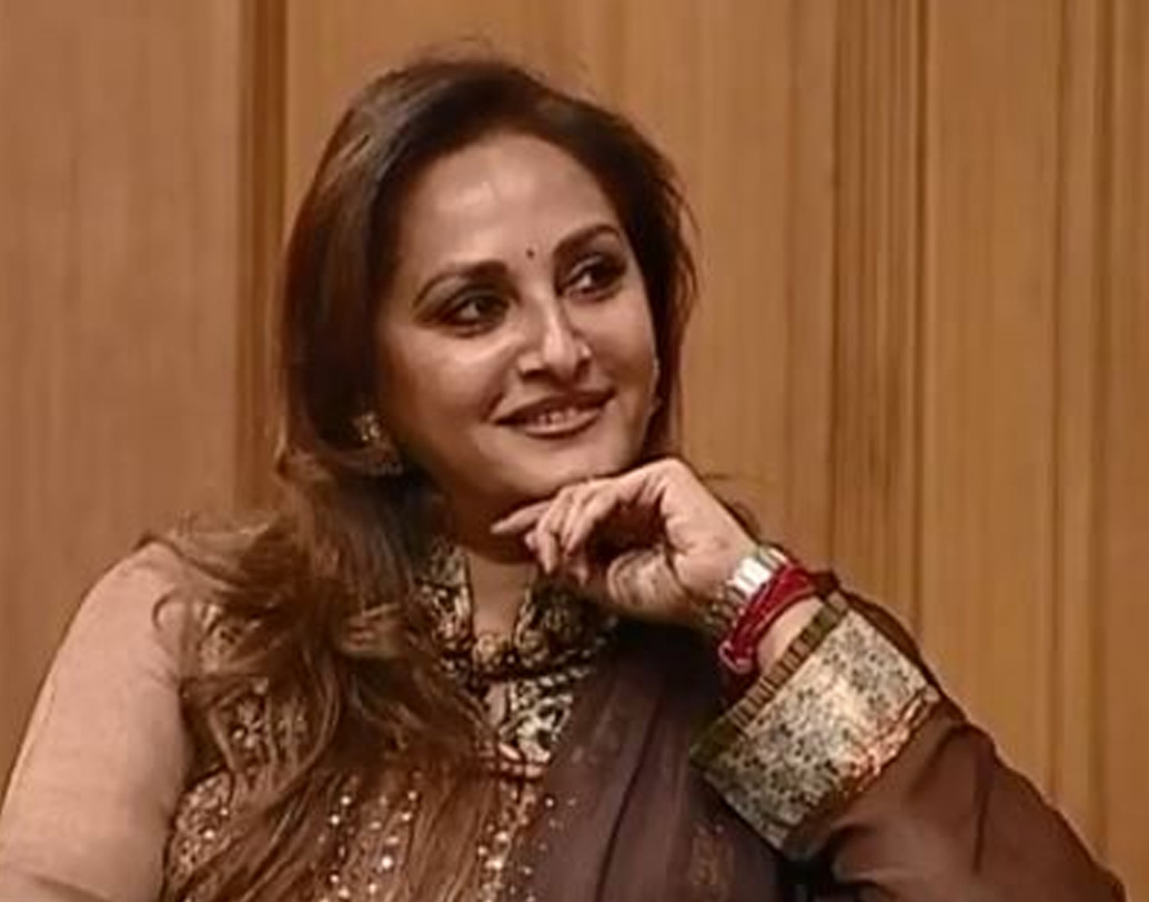 তামিল, তেলুগু এবং কন্নড় তিনটি ভাষার ছবিতে দাপটের সঙ্গে অভিনয়ের পরে জয়াপ্রদার আত্মপ্রকাশ বলিউডে। প্রথম ছবি ‘সরগম’ মুক্তি পায় ১৯৭৯ সালে। এরপর দক্ষিণী ছবি এবং বলিউড, দুই ইন্ডাস্ট্রিতেই প্রথমসারির নায়িকা ছিলেন জয়াপ্রদা।