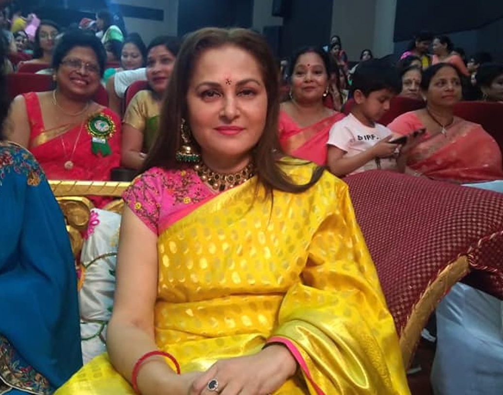 সমাজবাদী পার্টির টিকিটে তিনি ২০০৪ সালে রামপুর থেকে সাংসদ নির্বাচিত হন। কিন্তু এই দলেও তাঁর স্থায়িত্ব বেশিদিন হল না। দলবিরোধী কার্যকলাপের অভিযোগে তিনি ২০১০ সালে বহিষ্কৃত হন।