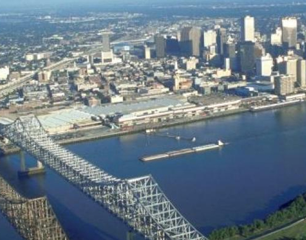 ১৮০৩ সালে ফ্রান্সের থেকে এক কোটি ৫০ লক্ষ ডলারের বিনিময়ে লুইসিয়ানাকে কিনে নিয়েছিল আমেরিকা। সব মিলিয়ে মোট দু’কোটি এক লক্ষ ৪০ হাজার বর্গ কিলোমিটার অঞ্চল কিনেছিল আমেরিকা। ফ্রান্সের ফ্রানকো বারবে মারবয়ে এবং আমেরিকার জেমস মনরো ও রবার্ট লিভিংসটনের মধ্যে এই চুক্তি হয়েছিল।