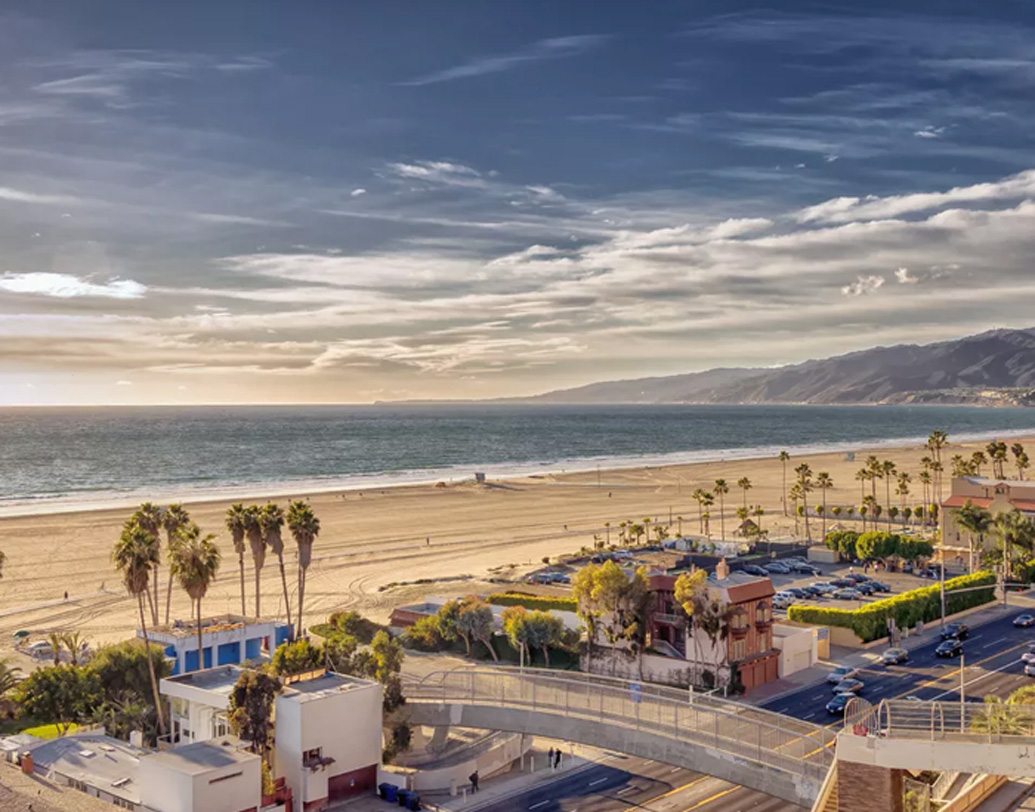 ১৮৪৮ সালে আমেরিকার সঙ্গে গুয়াদালুপের চুক্তি হয়েছিল মেক্সিকোর। সেই চুক্তিতে তৎকালীন এক কোটি ৫০ লক্ষ ডলার বিনিময়ে পাঁচ লক্ষ ২৫ হাজার বর্গমাইল অঞ্চল কিনে নেয় আমেরিকা। এই অঞ্চলের মধ্যে বর্তমানে আরিজোনা, ক্যালিফোর্নিয়া, নেভাদা এবং উটাহ শহরগুলো গড়ে উঠেছে।