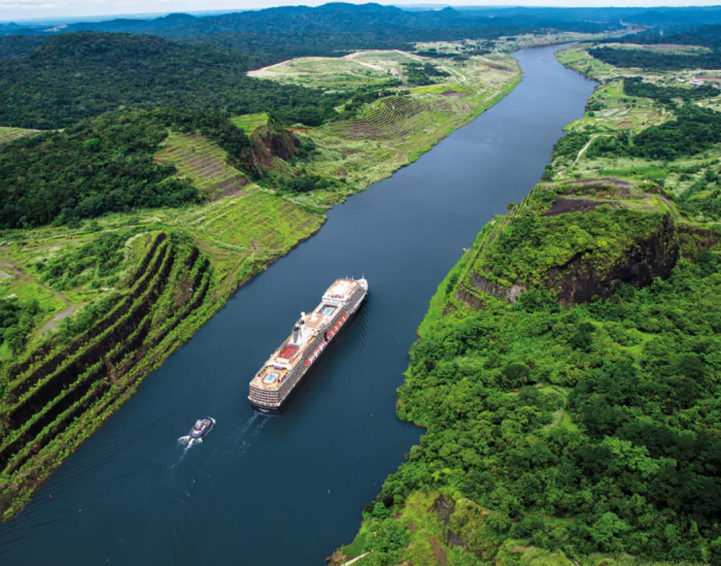 ১৯০৩ সালে পানামা খাল এবং তার আশেপাশের অঞ্চলের লিজ নেয় আমেরিকা। বিনিময়ে এক কোটি ডলার পানামাকে দিয়েছিল আমেরিকা। ১৯৯৯ সালে এই লিজের সময়সীমা শেষ হয়। ফের পানামা খালের স্বত্ব পানামা সরকারকে ফিরিয়ে দেয় আমেরিকা।