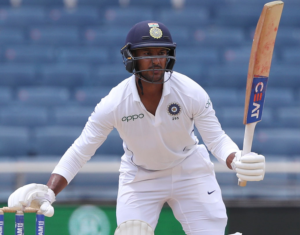 ময়াঙ্ক আগরওয়াল-  ওয়েস্ট ইন্ডিজে ওপেন করতে নেমে ধারাবাহিকতা দেখাতে পারেননি ময়াঙ্ক। ভারতের উঠতি ওপেনার অবশ্য এ বার ঘরের মাঠ পাচ্ছেন নিজেকে প্রমাণ করার জন্য। ঘরোয়া ক্রিকেটে ময়াঙ্ক এক ক্যালেন্ডার ইয়ারে ১০০০-এর উপর রান করেছেন। বিশেষজ্ঞরা মনে করছেন, ক্যারিবিয়ান সফরে সে ভাবে নিজেকে মেলে ধরতে না পারলেও, ঘরের মাঠে ময়াঙ্ক নিজের নামের প্রতি সুবিচারই করবেন।