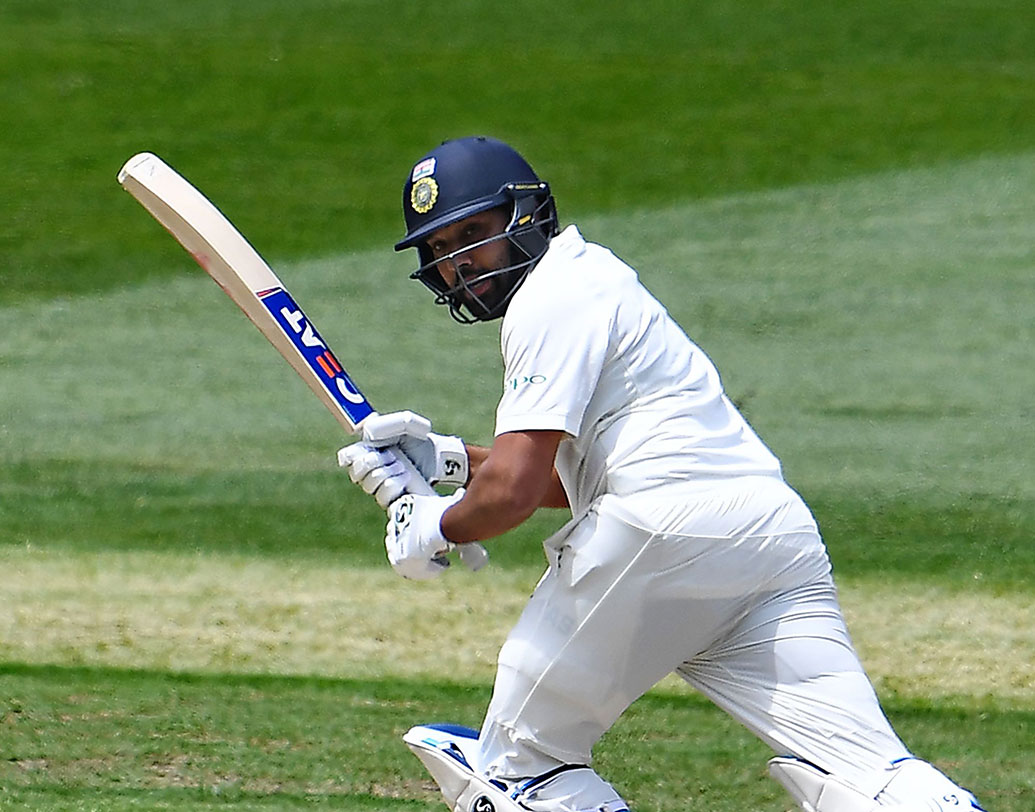 রোহিত শর্মা- বিশ্বকাপে পাঁচ-পাঁচটি সেঞ্চুরি করলেও, ওয়েস্ট ইন্ডিজ সিরিজে টেস্ট ক্রিকেটে জায়গা হয়নি হিটম্যান-এর। লোকেশ রাহুল ব্যর্থ হওয়ায় রোহিতের সামনে সুযোগ এসে গিয়েছে ওপেন করার। সীমিত ওভারের ক্রিকেটে অপরিহার্য রোহিত। এ বার টেস্টে ক্রিকেটে নিজের জায়গা পাকা করার জন্য ওপেন করতে নামবেন রোহিত।