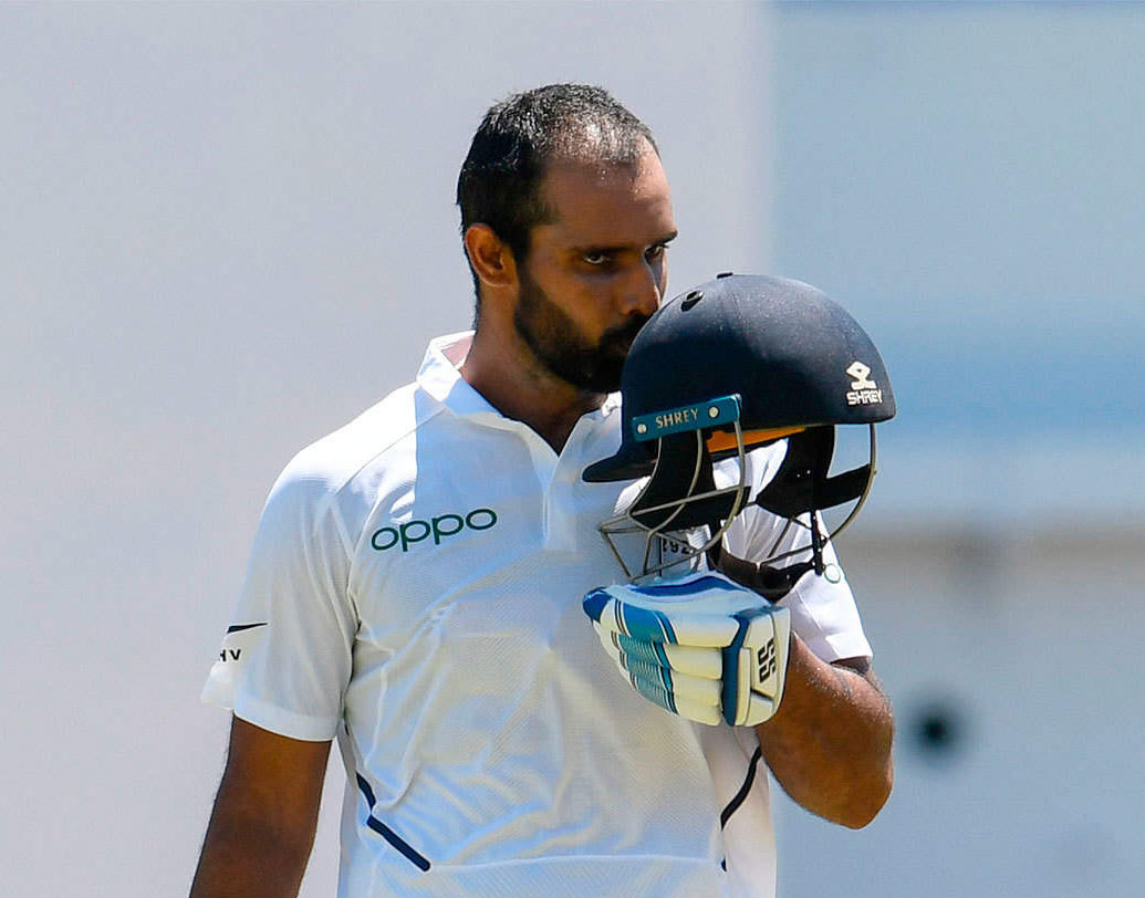 হনুমা বিহারী-  টেস্ট ক্রিকেটে নতুন তারকার উদয় হয়েছে। ওয়েস্ট ইন্ডিজ সফরে নিজেকে প্রমাণ করেছেন হনুমা। মিডল অর্ডারে নিজের জায়গা ইতিমধ্যেই পাকা করে নিয়েছেন তিনি। ক্যারিবিয়ানদের বিরুদ্ধে সিরিজে হনুমা বিহারী ছিলেন ভারতীয়দের মধ্যে সবচেয়ে বেশি রান সংগ্রাহক। স্যর ভিভের দেশে সেঞ্চুরি হাঁকিয়েছিলেন তিনি।