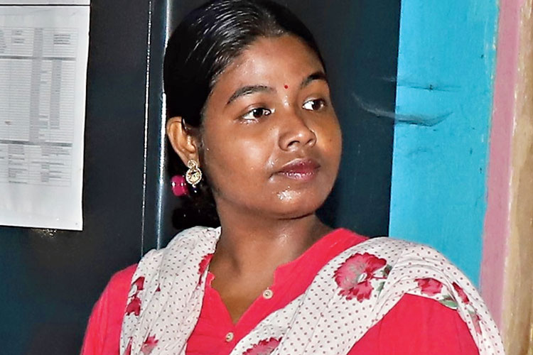 Woman working against minor marriage