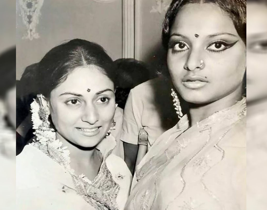 দিনটা ১৯৮০-এর ২২ জানুয়ারি। আরকে স্টুডিওতে ধূমধাম করে ঋষি আর নিতু কপূরের বিয়ে হচ্ছে। এমন সময় রেখা পৌঁছন সেখানে। মাথায় সিঁদুর। গলায় মঙ্গলসূত্র। কিন্তু তাঁর তো বিয়ে হয়নি। তবে? সে সময় আবার বলি-পাড়ায় অমিতাভ-রেখার সম্পর্ক নিয়ে নানা গুঞ্জন। ওই অনুষ্ঠানে আবার সস্ত্রীক অমিতাভও এসে হাজির। অতিথিদের মনে তখন হাজারও প্রশ্ন ভিড় করেছে।