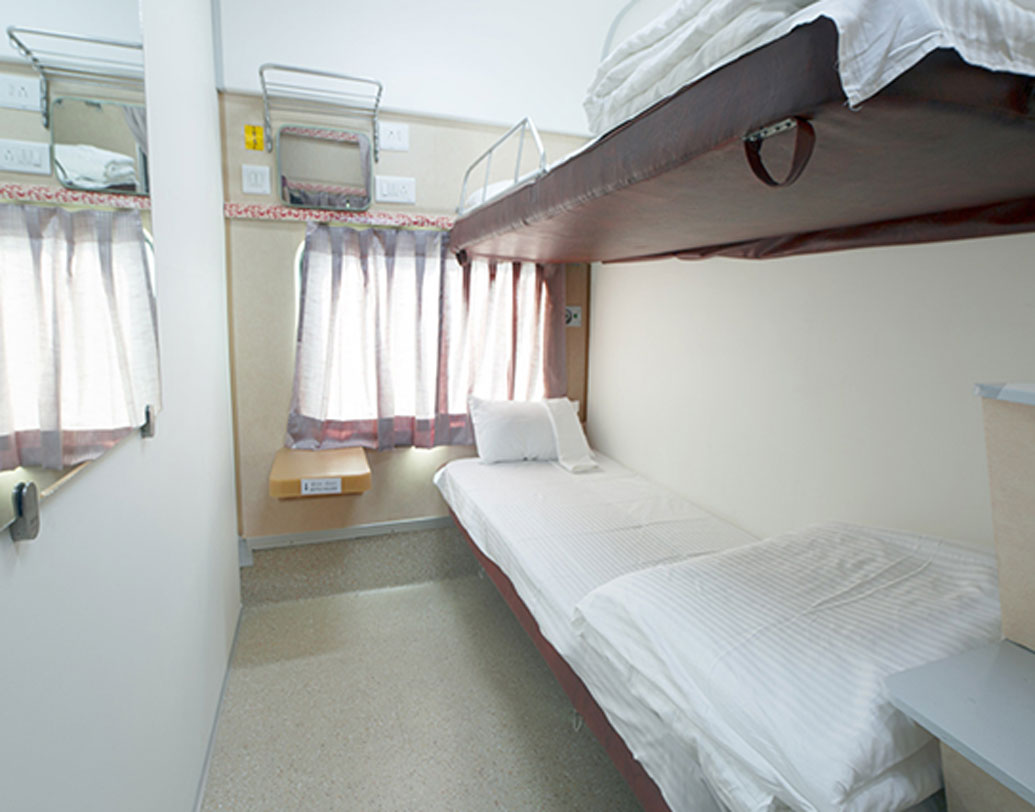 দু’জন যাত্রীর জন্য ফার্স্ট এসি প্রাইভেট কেবিন কুপ (একটা আপার এবং লোয়ার বার্থ)-এর ভাড়া কর ছাড়া ১ লক্ষ ৫০ হাজার ৫৫৯ টাকা।