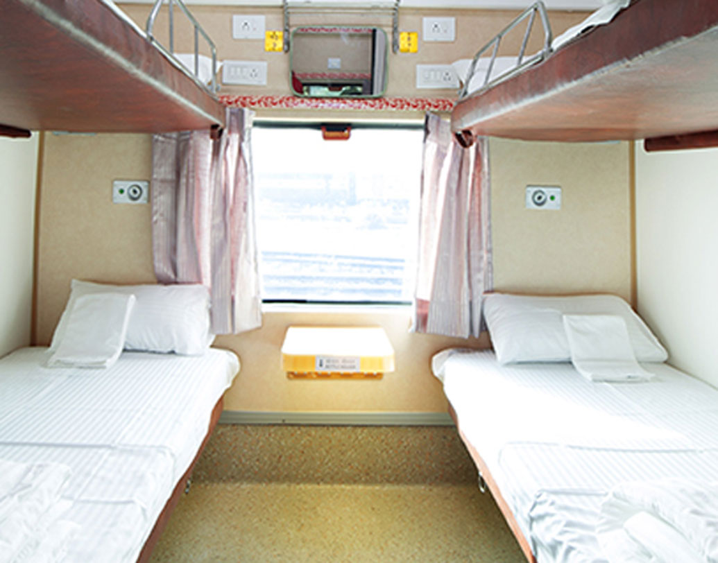 তিন বার্থের ফার্স্ট এসি কেবিনে যাত্রী পিছু ভাড়া ৬৫ হাজার ৯৫ টাকা। আর সেকেন্ড এসি স্লিপার ক্লাসের ভাড়া যাত্রী পিছু ৫৬ হাজার ৯৭৬ টাকা। দুই ক্ষেত্রেই এর সঙ্গে যুক্ত হবে কর।