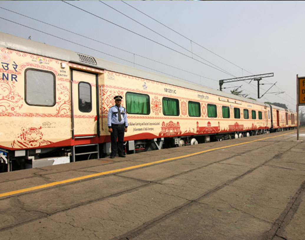 আর সবচেয়ে বেশি নজর রাখা হয়েছে যাত্রী নিরাপত্তায়, জানিয়েছে আইআরসিটিসি। শিশুদের জন্য আলাদা খেলার জায়গাও থাকছে এই ট্রেনে।