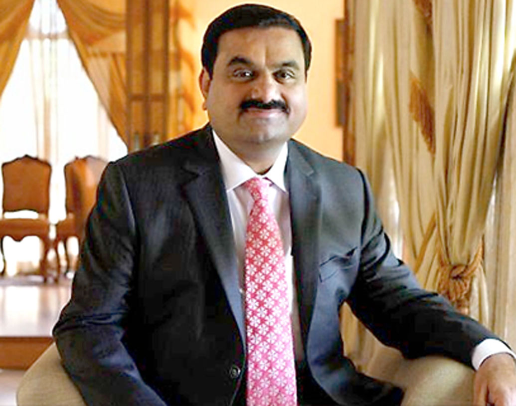 ২০১৮ সালে টেক টাইকুন আজিম প্রেমজি দ্বিতীয় স্থানে ছিলেন। কিন্তু এই এক বছরে সম্পত্তির হিসাবে তাঁর ব্যবসাকে মাত দিয়েছেন অনেকেই। তিনি পৌঁছে গিয়েছেন ১৭ নম্বরে। আর দ্বিতীয় ধনী হিসাবে উঠে এসেছে গৌতম আদানির নাম। তাঁর সম্পত্তির পরিমাণ এক লক্ষ ১১ হাজার কোটি টাকা।