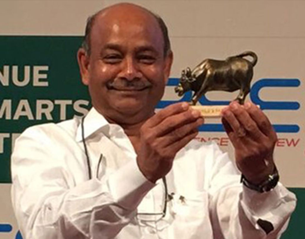 সপ্তম স্থানে রয়েছেন রাধাকৃষ্ণ দামানি। সম্পত্তির পরিমাণ এক লক্ষ দুহাজার কোটির কিছু কম। ডিমার্টের প্রতিষ্ঠাতা তিনি।