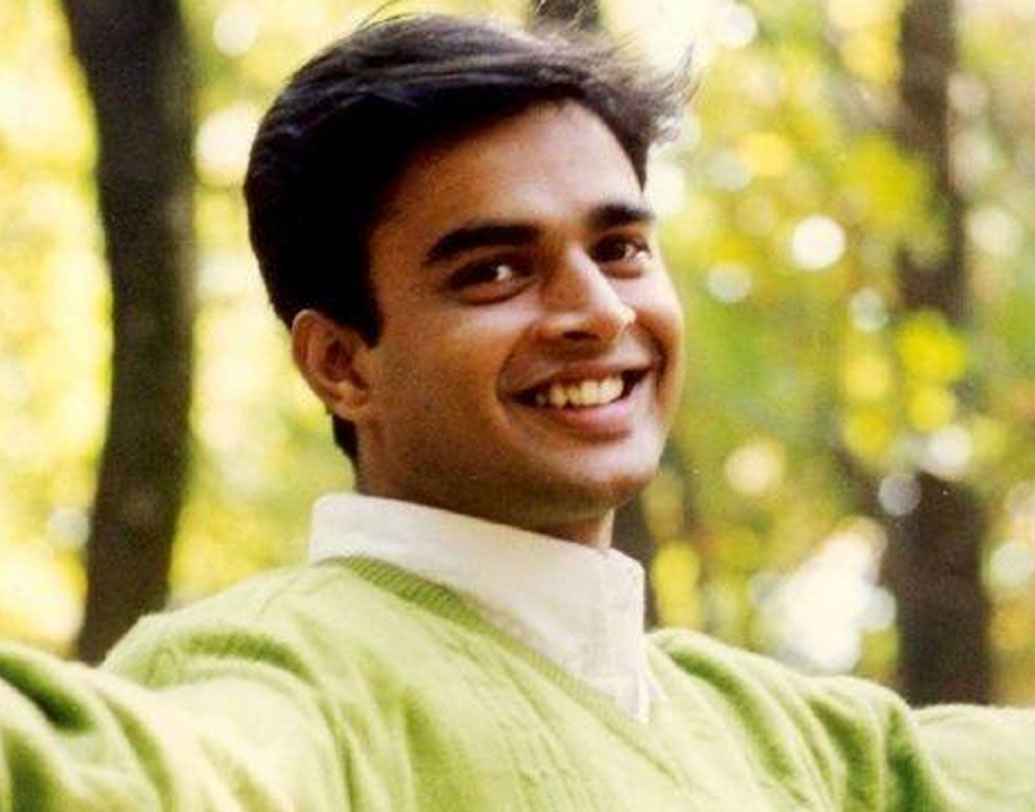 ১৯৭০ সালে জামশেদপুরে এক তামিল ব্রাহ্মণ পরিবারে মাধবনের জন্ম। মাধবনের বাবা রঙ্গনাথন শেষাদ্রি টাটা স্টিলের ম্যানেজমেন্ট এগজিকিউটিভ অফিসার ছিলেন। মা সরোজা ছিলেন ব্যাঙ্ক অব ইন্ডিয়ার ম্যানেজার।