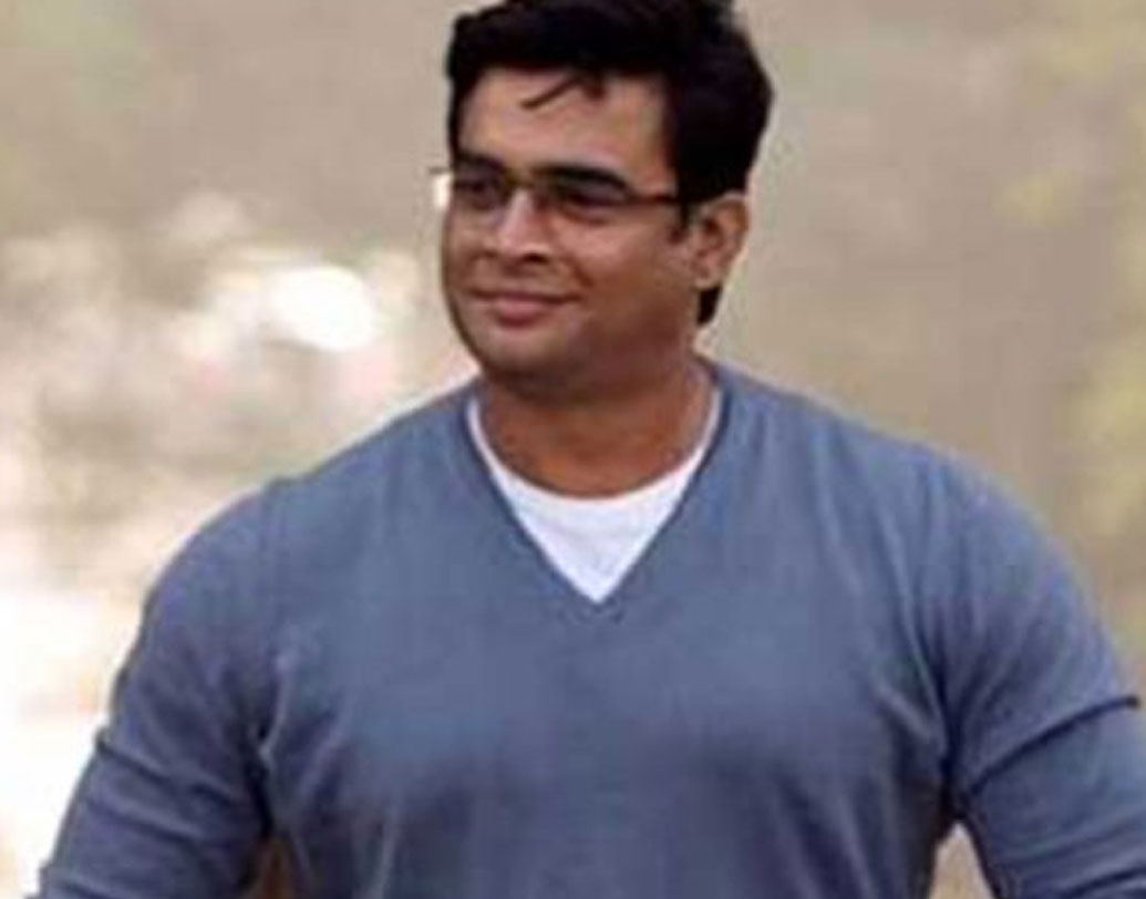 কিন্তু কাট অফ-এর চেয়ে তাঁর বয়স ৬ মাস বেশি হওয়ায় সেনাবাহিনীতে যোগ দেওয়ার ইচ্ছা তাঁর পূরণ হয়নি। দেশে ফিরে এরপর মুম্বইয়ের কিষেণচাঁদ চেলারাম কলেজ থেকে পাবলিক স্পিকিংয়ে স্নাতকোত্তর করেন।