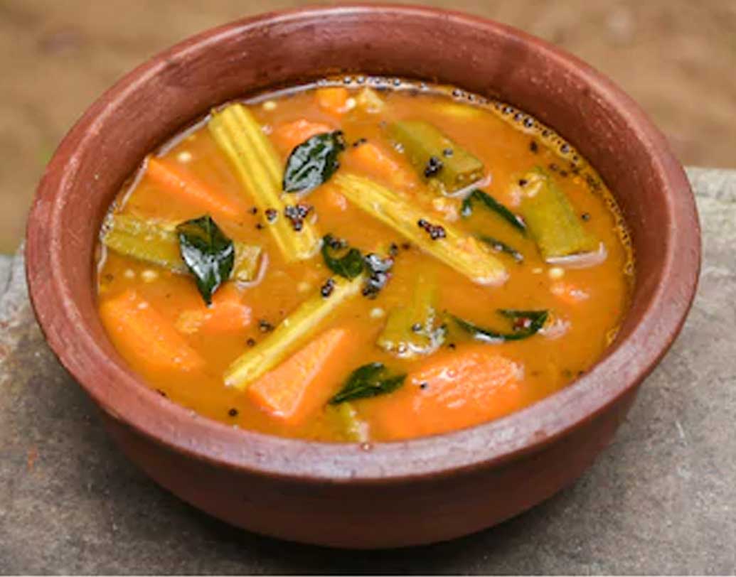 আর্চাভিত্তা সম্বর: সব রকম সবজি সহযোগে তৈরি এই সম্বর মহাভোজের থালিতে পরিবেশিত আরেকটি পদ। সম্বর মশলার স্বাদ ও গন্ধই এই পদে যোগ করে এক আলাদা মাত্রা।