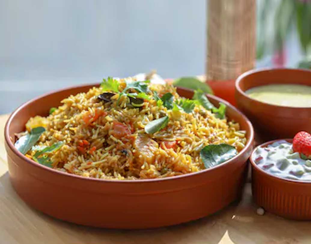 মামসাম বিরিয়ানি: অন্ধ্রের এই বিরিয়ানিও বাদ পড়েনি শি চিনফিংয়ের রাজকীয় ভূরিভোজ থেকে। লম্বা দানার বাসমতী চাল আর নরম তুলতুলে মাংস বেশ মন কেড়েছে চিনফিংয়ের।