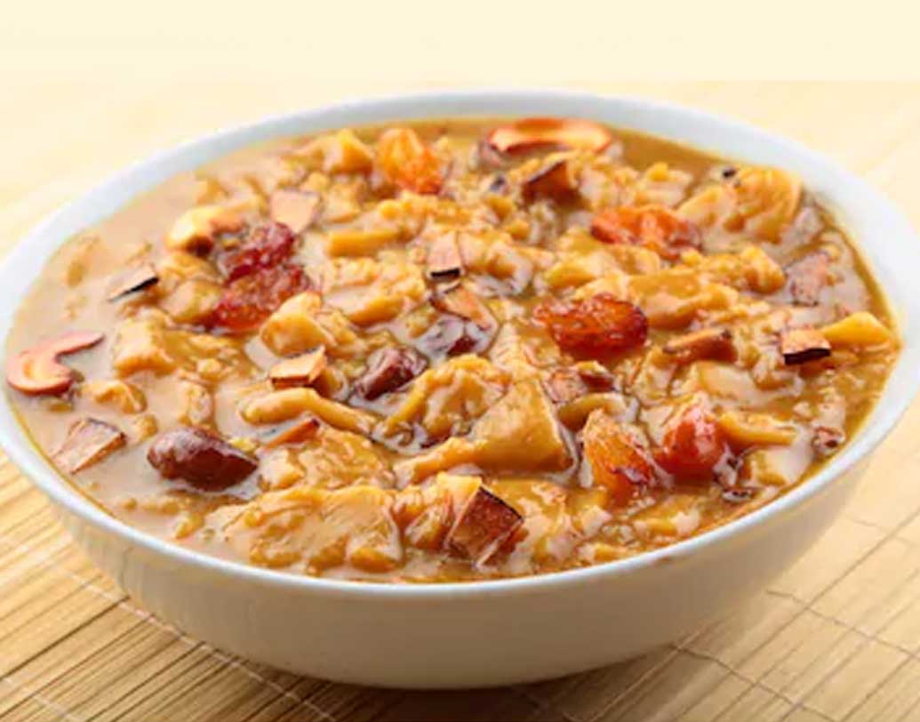 আডা প্রধামন: চাল, গুড় আর নারকেলের দুধের এই পায়েস ছিল একেবারে শেষ পাতে।