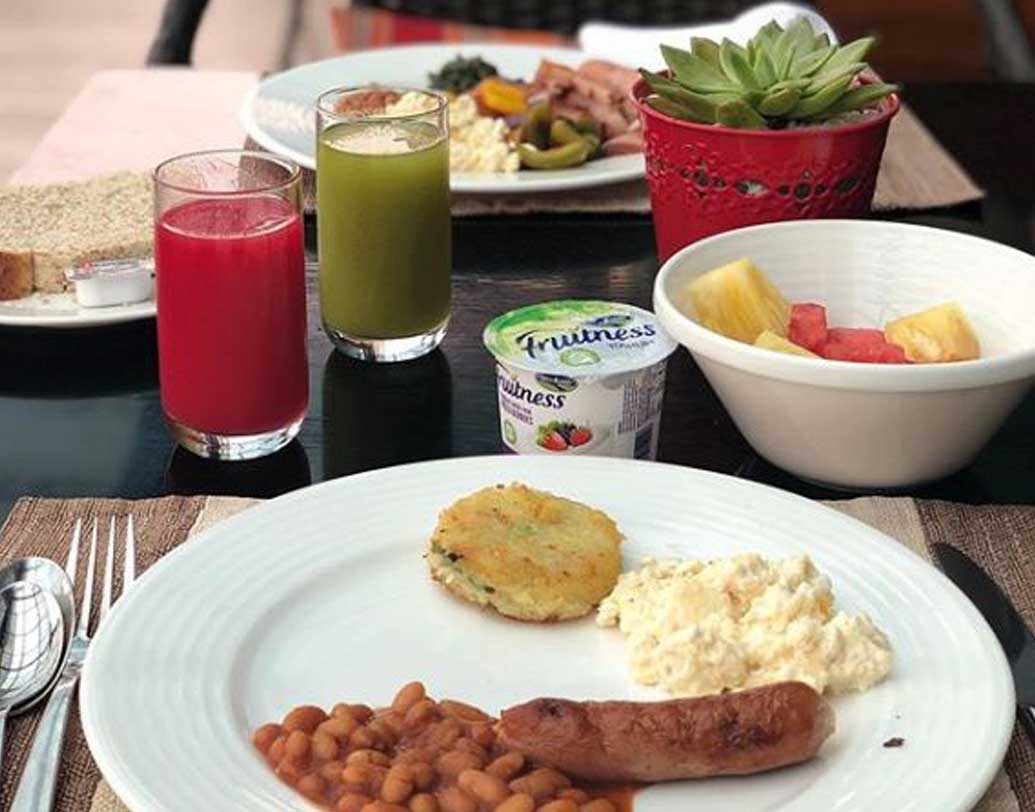 ঘোরার সঙ্গে খাওয়াদাওয়া না হলে চলে নাকি! স্পেশ্যাল আফ্রিকান খাবারও জমিয়ে খাচ্ছেন দু’জনে। আপনি ‘ফুডি’ হলে সোশ্যাল মিডিয়াতে শেয়ার করা সেই খাবারের প্লেট থেকে লোভ সংবরণ করা কিছুটা মুশকিলই হয়ে যেতে পারে।