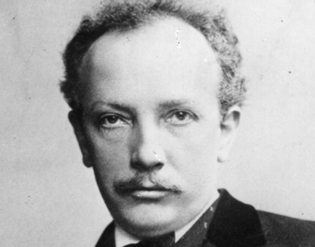 এক জন জার্মানির সঙ্গীতজগতের অন্যতম মুখ, গীতিকার রিচার্ড স্ট্রস। অপর জন ভারতীয় এক মহারাজা, মহীশূরের জয়চামরাজেন্দ্র ওয়াদিয়ার। শুধু রাজত্ব সামলানোই নয়, যুদ্ধ, রাজনীতি, কূটনীতি সামাল দেওয়ার পরেও সঙ্গীত ও বাদ্যযন্ত্রের প্রতি জয়চামরাজেন্দ্রর এই অনুরাগই তাঁকে অন্যদের থেকে আলাদা করে।