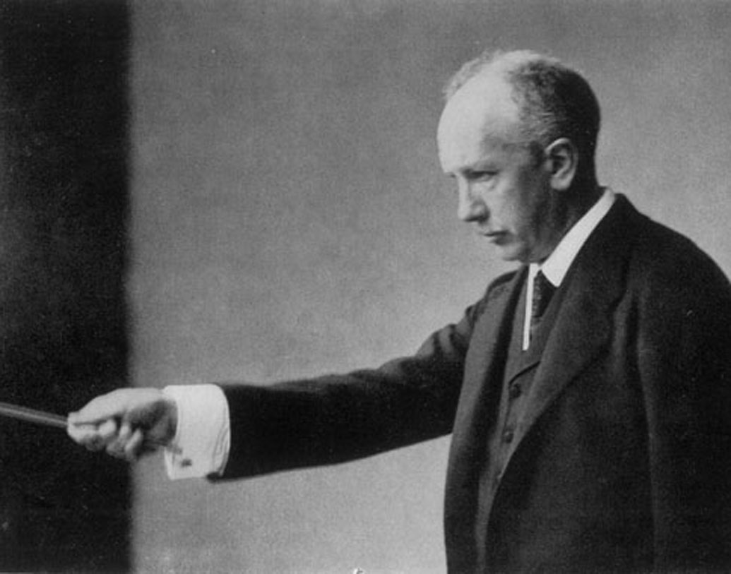 গান ও কবিতাকে মিলিয়ে মিশিয়ে দেওয়ার কাজটা কিশোর বয়স থেকেই শুরু করেছিলেন স্ট্রস। জীবনের সায়াহ্নে এসে তিনি তৈরি করলেন জীবনের সেরা চারটি গান। সেই গান গাওয়ানোর জন্য পাশ্চাত্য ধ্রুপদী সঙ্গীতের জন্য উপযোগী ‘সোপ্রানো’ (গভীর ও উচ্চ মাত্রায় উঠতে পারে) স্বরের সন্ধানে ছিলেন তিনি।