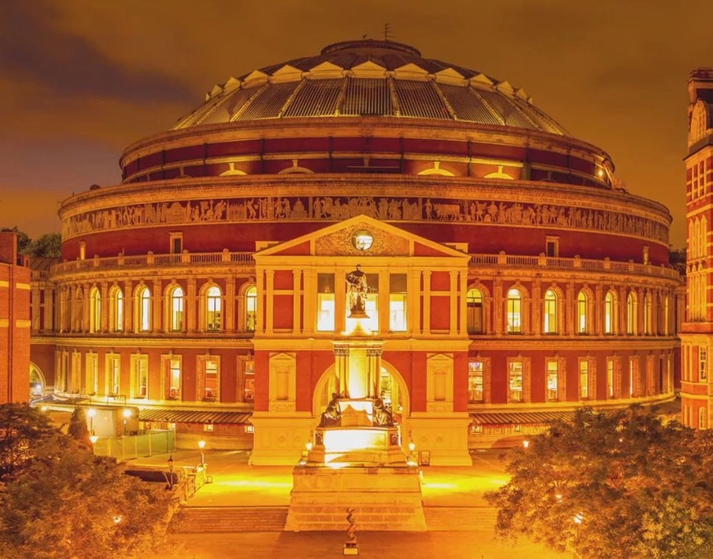 জয়চামরাজেন্দ্র মনস্থ করেন, প্রিমিয়ারের যাবতীয় ভাবনা একেবারে স্ট্রসের মনমতো হবে। স্ট্রসকে মরণোত্তর সম্মান প্রদানের সেই ইচ্ছে থেকেই ১৯৫০-এর ২২ মে, লন্ডনের রয়্যাল অ্যালবার্ট হলে এই প্রিমিয়ারের আয়োজন করেন তিনি।