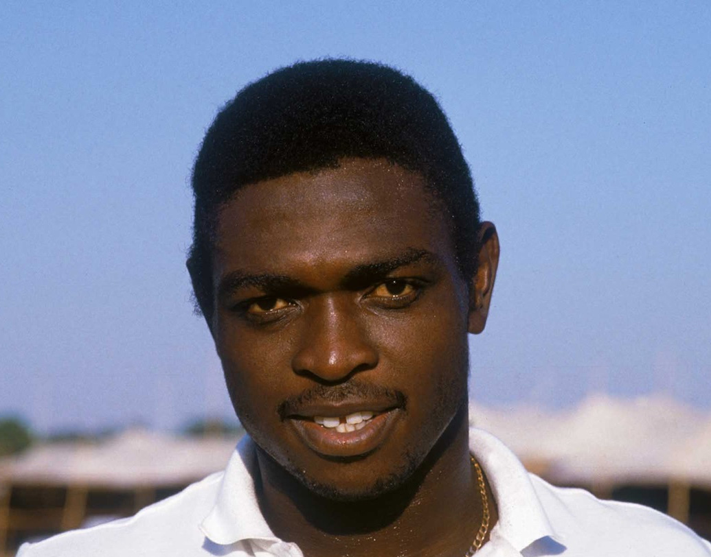 শুধু তাঁর সঙ্গে দেখা করবেন বলে দীর্ঘদিন ধরে খুঁজছেন তাঁকে— এই কথা শোনার পরে প্যাটারসন কথা বলেছিলেন এক ভারতীয় সাংবাদিকের সঙ্গে। কার্যত ওই সাংবাদিকই প্যাটারসনকে খুঁজে বের করেছিলেন অন্ধকার থেকে।