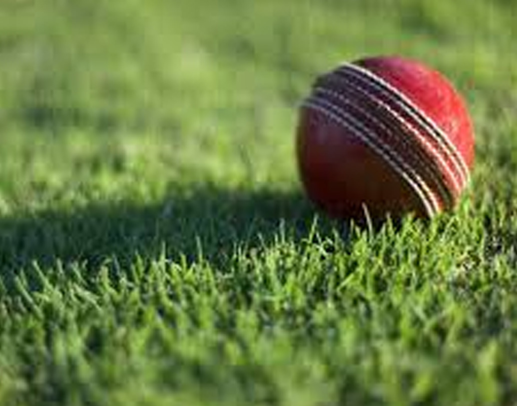 টানা ছ’বছরের চেষ্টার পরে ভারতীয় সাংবাদিক খুঁজে পেয়েছিলেন প্যাটারসনকে। বিদায় নেওয়ার সময় তিনি বলেছিলেন, যোগাযোগ রাখবেন অতীতের অন্যতম ভয়ঙ্কর এই ফাস্ট বোলারের সঙ্গে। কিন্তু উত্তর পেয়েছিলেন, ‘বিশ্বাস করুন, সেটা আমার জন্য খুব সোজা কথা নয়। কারণ আমার ফোন ওরা নিয়মিত ট্যাপ করে…বিশ্বাস করুন আপনি!’ প্রাক্তন ফাস্ট বোলারের কথায় অসংলগ্নতার নজির এখন বিরল নয়। দাবি অনেকেরই।  (ছবি: সোশ্যাল মিডিয়া)