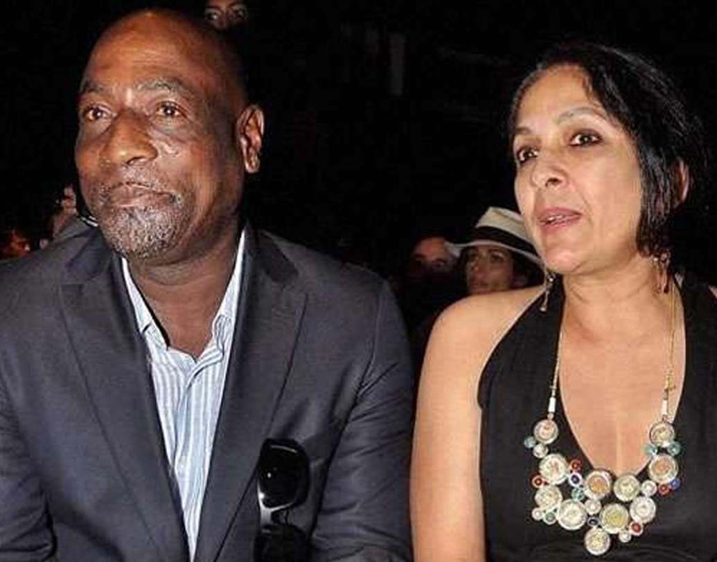 আটের দশকের শেষে ভিভের সঙ্গে আলাপ নীনার। তাঁদের প্রেম বা নিজের অন্তঃসত্ত্বা অবস্থা, কোনওটাই লুকিয়ে রাখেননি নীনা। তিনি বা ভিভ, দু’জনের কেউ বিয়ের বন্ধনে যেতে চাননি।