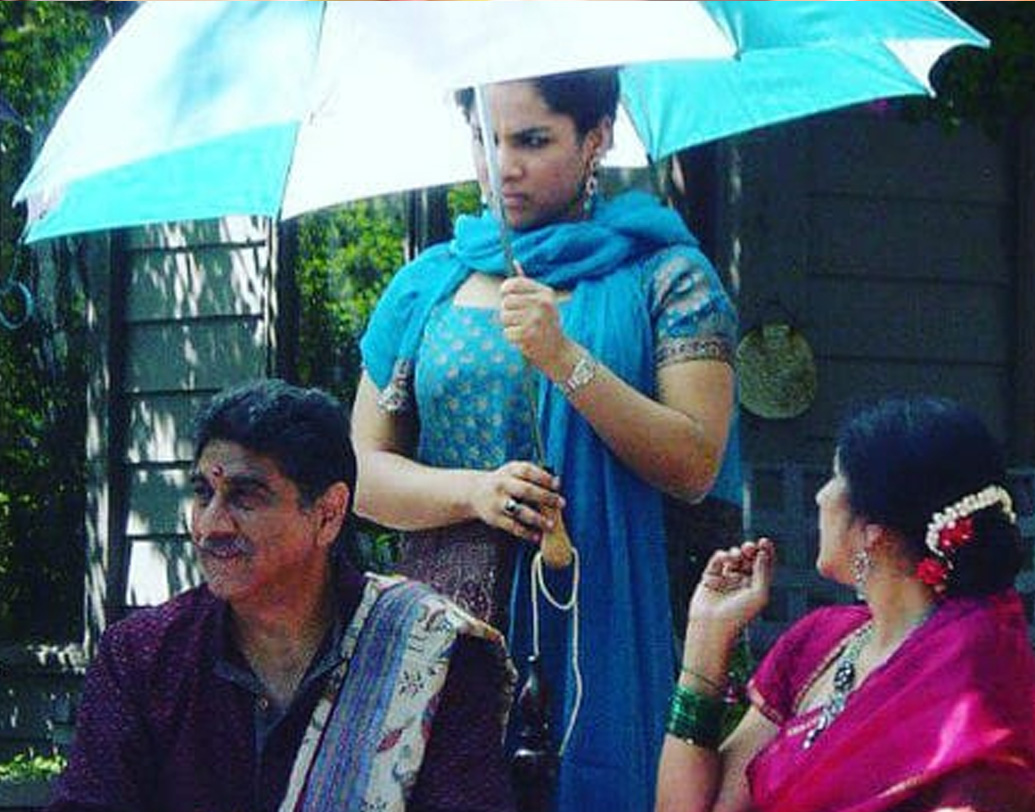 বিবেকের সঙ্গে নীনা আমেরিকায় গিয়েছিলেন এক আত্মীয়ের বিয়েতে। সেখানেই নীনাকে প্রোপজ করেন বিবেক। নীনা ‘হ্যাঁ’ বলাতে ওখানেই ঝটিতি বসে বিয়ের আসর। বিয়েতে মায়ের পাশে উজ্জ্বল উপস্থিতি ছিল কিশোরী মাসাবার।