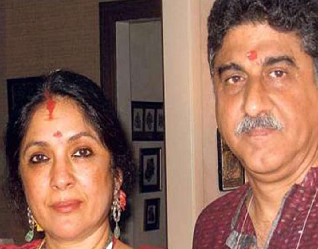 নীনার প্রথম বিয়ে হলেও বিবেকের এটা দ্বিতীয় বিয়ে। প্রথম বিয়ে ভেঙে যাওয়ার পরে নীনার সঙ্গে তাঁর আলাপ হয়। নীনা জানিয়েছেন, তাঁর জীবনে আগাগোড়াই ইচ্ছে ছিল বিয়ে না করে থাকার। কিন্তু মেয়ে বড় হয়ে যাওয়ার পরে একাকিত্ব আর নিঃসঙ্গতা তাঁকে বাধ্য করে ৪৯ বছর বয়সে জীবনের আদর্শ, সিদ্ধান্ত ও দৃষ্টিভঙ্গি পরিবর্তন করতে।