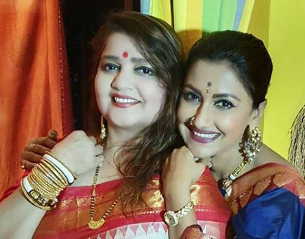 রচনা বন্দ্যোপাধ্যায় এবং পল্লবী চট্টোপাধ্যায়ও কোনও অংশে কম যাননা। এক সঙ্গে তাঁরাও মাতলেন লক্ষ্মী পুজোর আনন্দে। ছবিও পোস্ট করলেন সোশ্যাল মিডিয়ায়।
