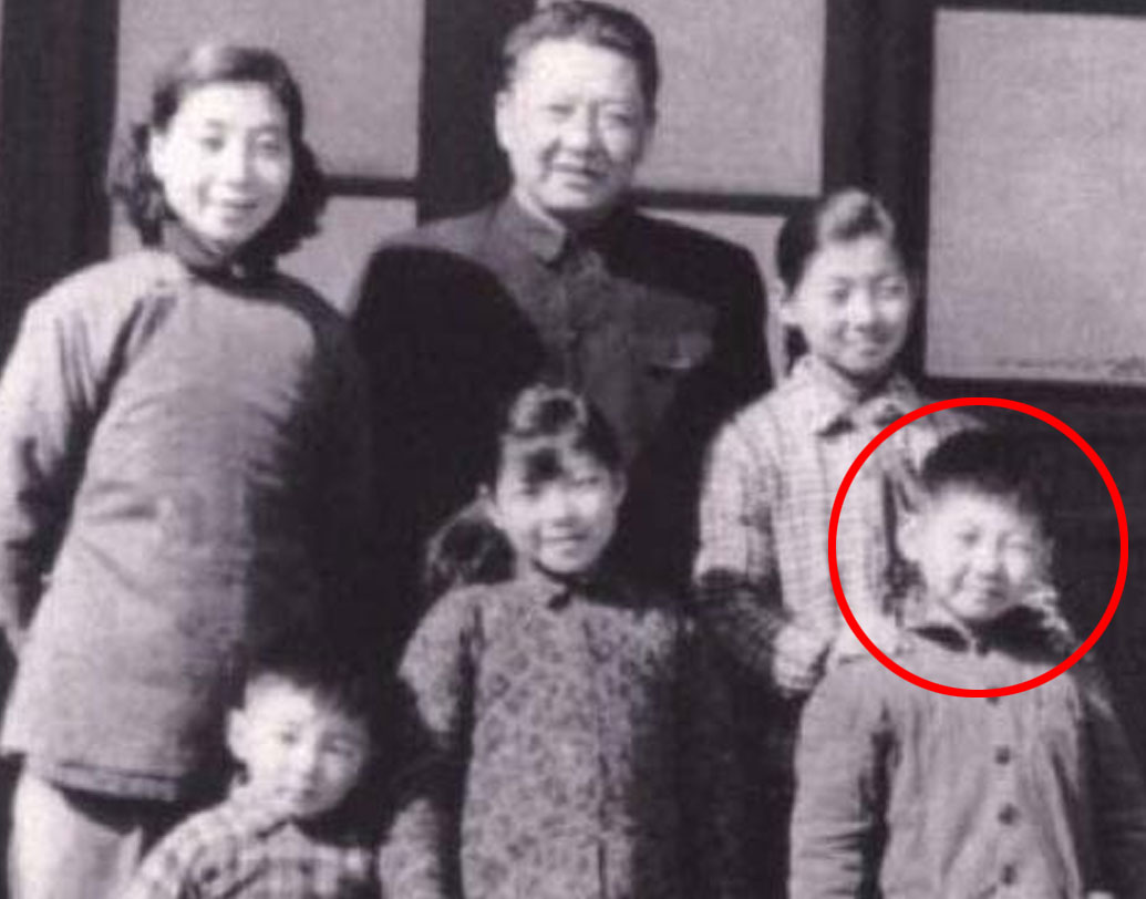 গ্রামের জীবন ভাল না লাগায় চিনফিং পালিয়ে গেলেন বেজিংয়ে। আবার তাঁকে পাঠিয়ে দেওয়া হয় গ্রামাঞ্চলেই। সে সময় ক্যাম্পে গিয়ে পরিখা কাটার কাজও করতে হয়েছে তাঁকে।