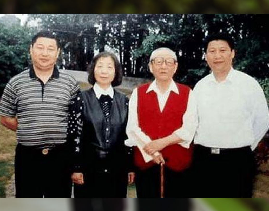 ১৯৯৯ সালে তাঁর পদোন্নতি হয় ফুজিয়ান প্রদেশের ভাইস গভর্নর পদে। এক বছর পরে তিনি ওই প্রদেশের গভর্নর হিসেবে দায়িত্ব পান।