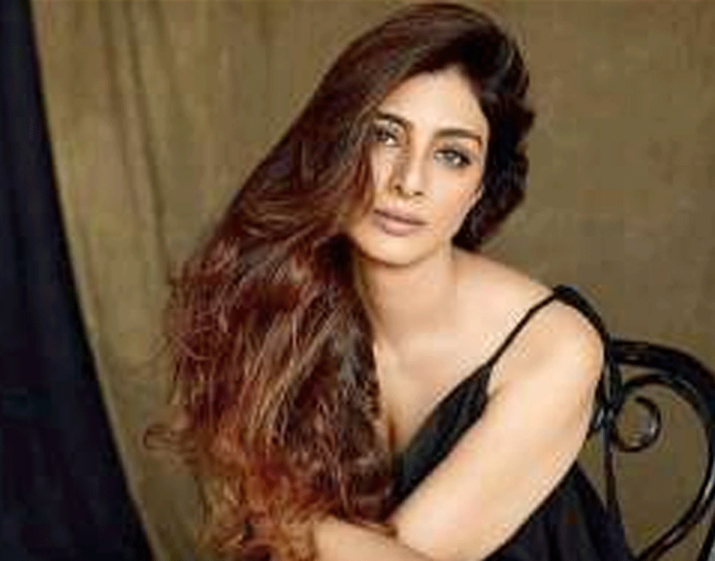 কিন্তু ব্যক্তিগত জীবনে অনেক আঘাত সহ্য করতে হয়েছিল তাঁকে। তব্বু অবশ্য বরাবারই ভীষণ খোলামেলা। নিজের ঘাত-প্রতিঘাতগুলো কখনও লুকিয়ে রাখেননি তিনি। বরং তাঁর লভ লাইভ সম্বন্ধে ভীষণ সোজাসাপ্টা জবাব দিয়েছেন তিনি।