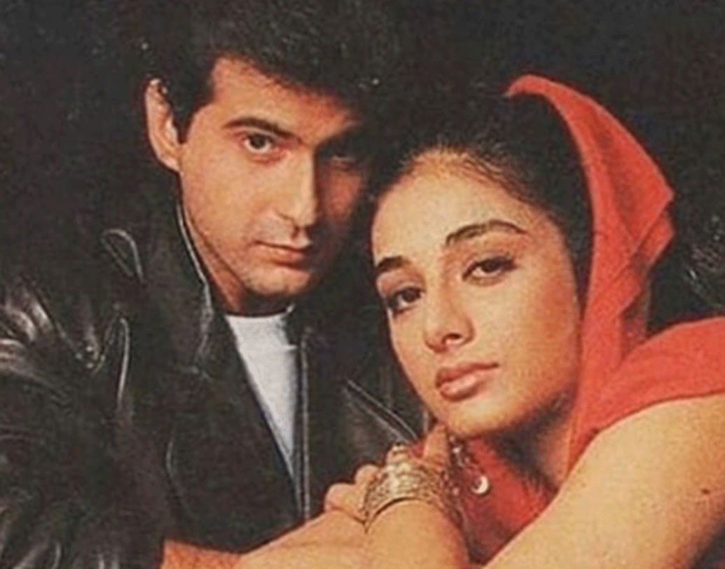 তাঁর জীবনে প্রথম পুরুষ ছিলেন সঞ্জয় কপূর। ‘প্রেম’ ছবিতে অভিনয় করা থেকেই তাঁদের প্রেমের সূত্রপাত। তব্বু সম্পর্কটাকে নিযে ভীষণ সিরিয়াস ছিলেন। কিন্তু অনেক দিন ডেট করার পর কোনও অজ্ঞাত কারণে তব্বুর সঙ্গে সম্পর্ক ভেঙে ফেলেন সঞ্জয়।