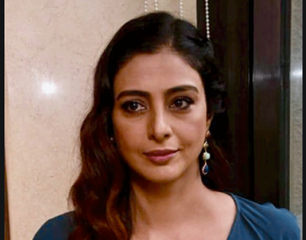 তব্বুর ব্যক্তিগত জীবনে এটা ছিল দ্বিতীয় আঘাত। মনের জোরে এর থেকেও বেরিয়ে এসেছেন তব্বু। তবে তৃতীয় আঘাতটা ছিল সবচেয়ে জোরদার। প্রতিশ্রুতি ভঙ্গ, বিশ্বাসঘাতকতার যন্ত্রণা একসময় তব্বুকে আষ্টেপৃষ্টে জড়িয়ে ধরেছিল।