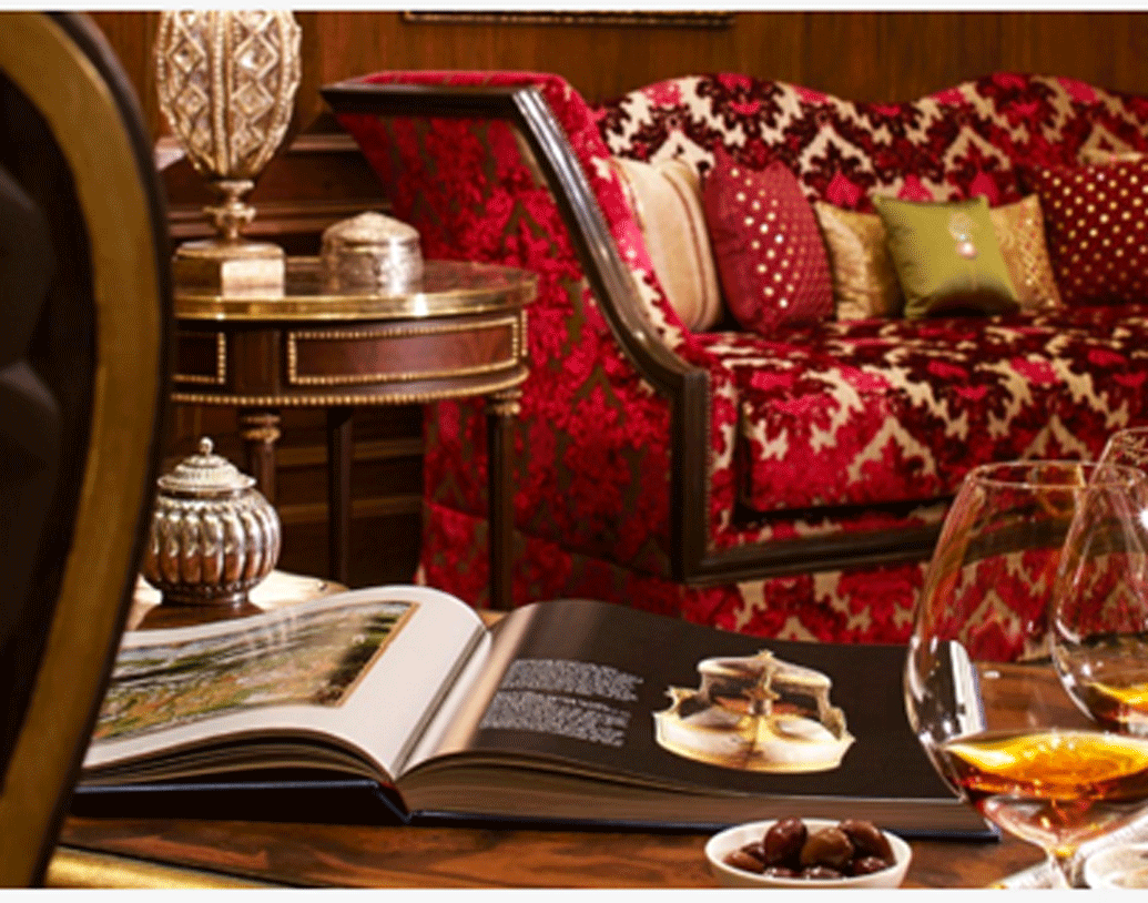 ৪৬ বর্গ মিটারের প্যালেস ভিউ গার্ডেন রুমের ভাড়া প্রতিদিন সাড়ে ৪৪ হাজার। তিনজন অতিথি থাকতে পারবেন একসঙ্গে। আর সবচেয়ে সস্তার রুম হল লাক্সারি রুম গার্ডেন ভিউ। ২৮ থেকে ৩৩ বর্গ মিটারের এই রুম।