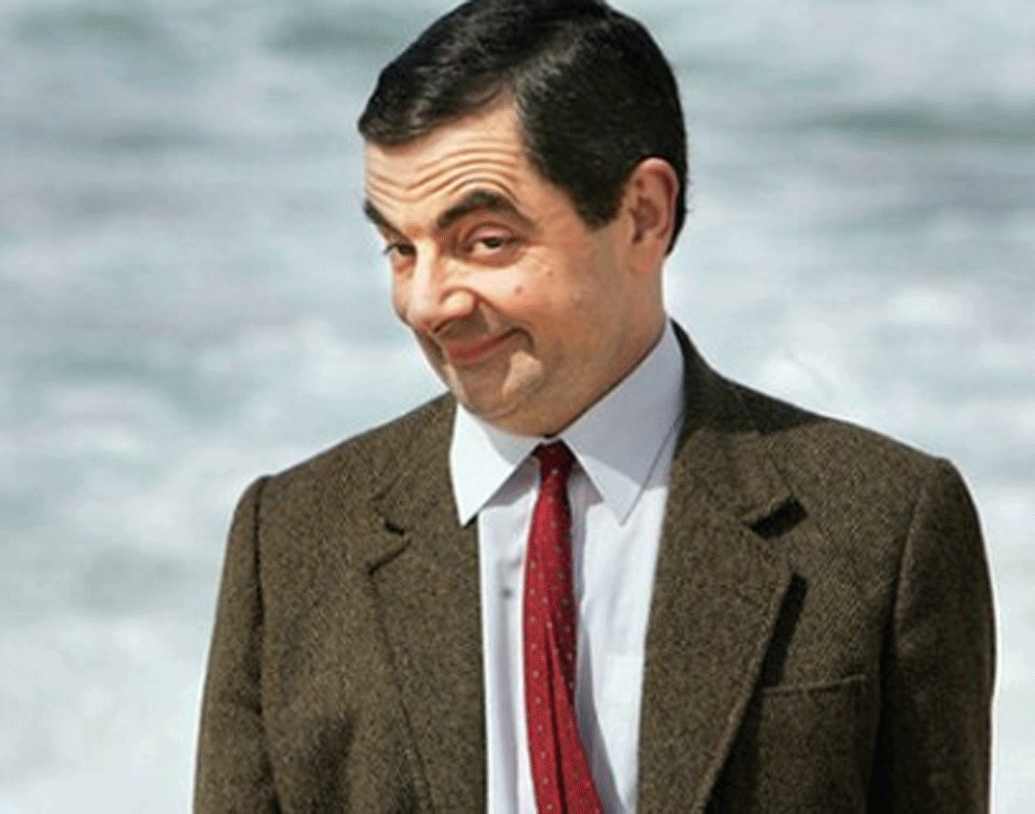 অক্সফোর্ড ইউনিভার্সিটির ছাত্রদের একটি কমেডি দল ছিল। একবার অ্যাটকিনসনকে তাঁরা একটি শো-এর জন্য বেছে নিয়েছিল। অ্যাটকিনসনের কাজ ছিল সেই শো-এর জন্য স্ক্রিপ্ট লেখা আর কমেডি ছবি আঁকা। একটা লাইনও লেখেননি অ্যাটকিনসন। আয়নার সামনে দাঁড়িয়ে নিজের মুখটাকেই বিকৃত করে স্কেচ বানিয়েছিলেন। সেটাই পরে মিস্টার বিন হয়ে যায়।